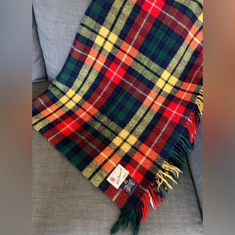 Vintage 70’s Archie Brown and Sons 100% wool tartan plaid blanket scarf 48x36 in